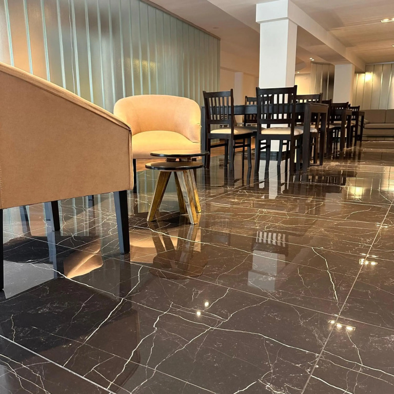 Hotel 376