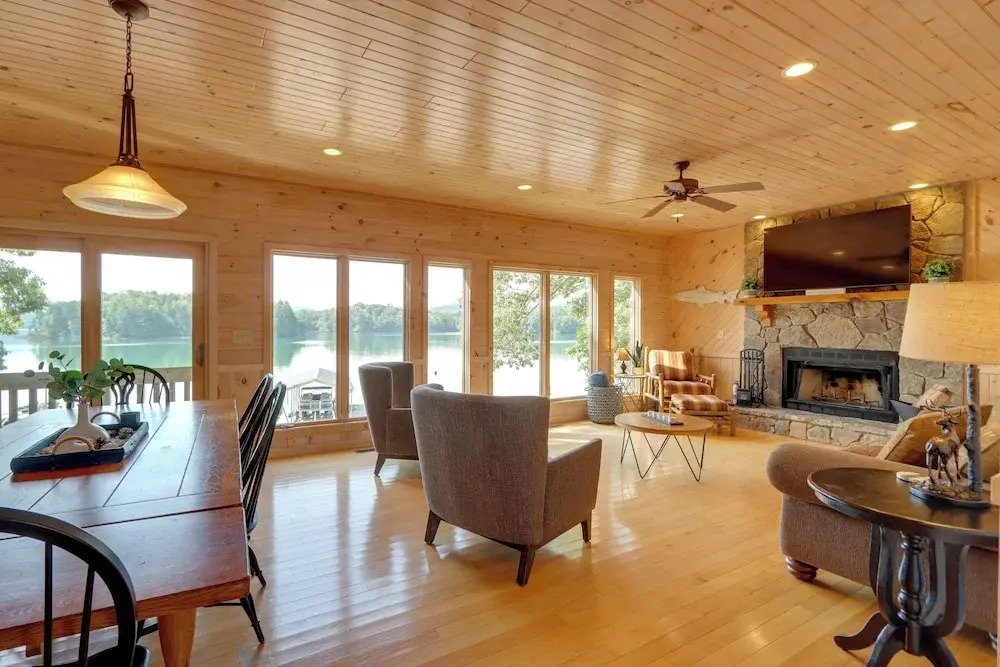 Mountain View Cabin on Lake Blue Ridge: Hot Tub