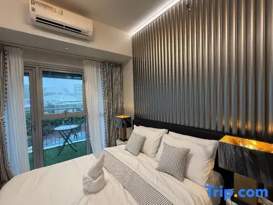 Luxury 2 Bedrooms Okada View and Bayview Near Airports, Okada, Solaire, MOA