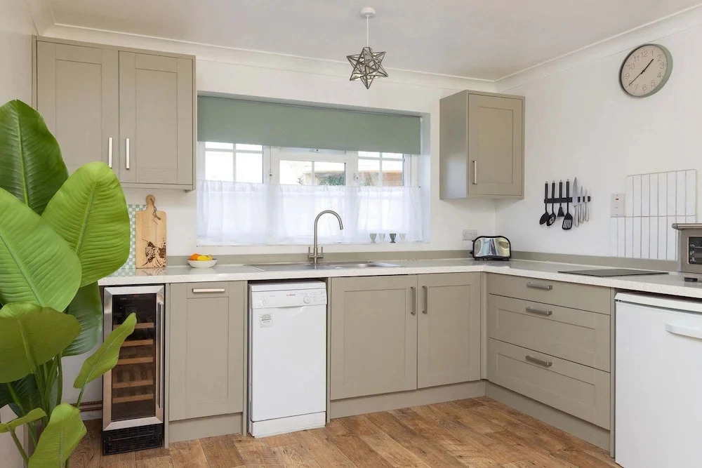 Stylish One Bed Annexe Near Marina and Beaches