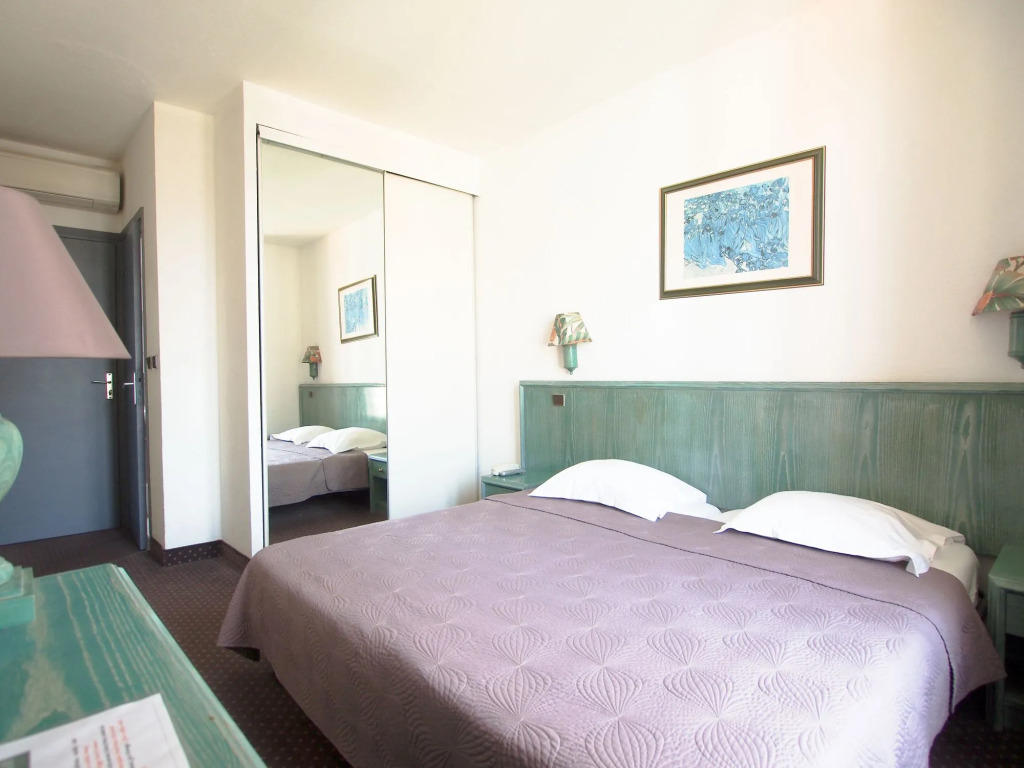 Apartment in Juan-les-pins Near Sandy Beaches