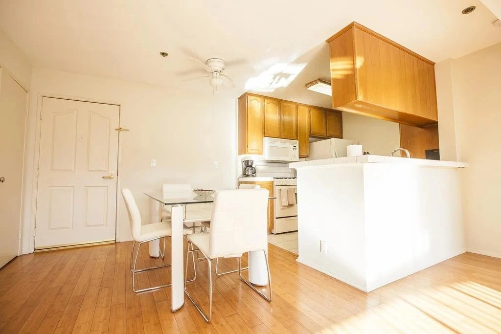 Master Housing - Strathmore Regency Apartments
