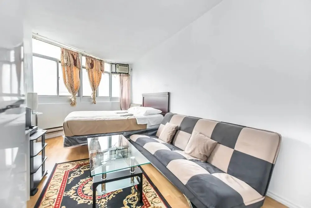 New! Budget Friendly Stay in Downtown