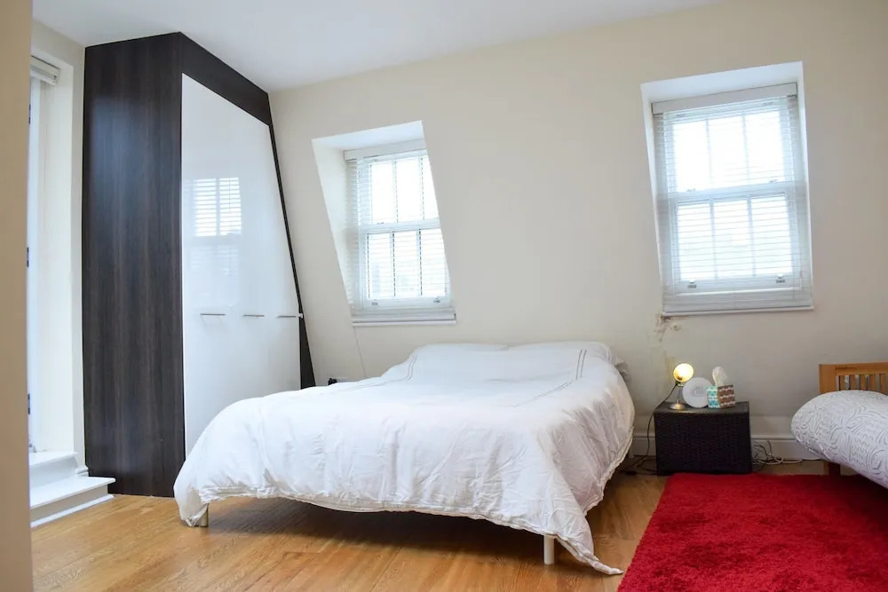 1 Bedroom Top Floor Flat In Fitzrovia