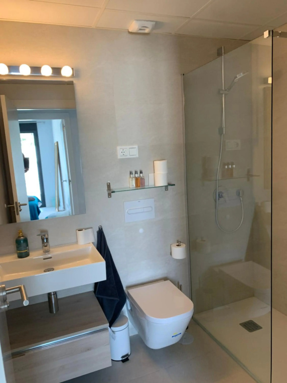 BRAND NEW STUNNING 3 BED RAISED GROUND FLOOR APARTMENT WITH SEA & POOL & MOUNTAIN VIEW INDOOR & OUTDOOR SWIMMING POOLS & GYM WALKING DISTANCE TO BEACH PORT Casa Casu Estepona