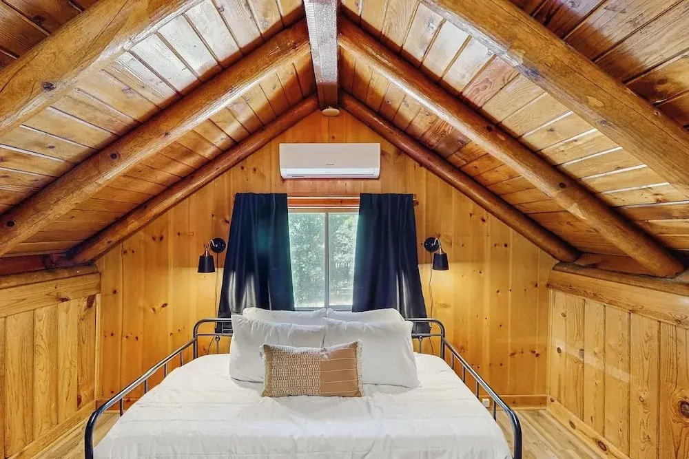 3BR Cabin w/ Loft, Wood Stove, AC & Fire Pit