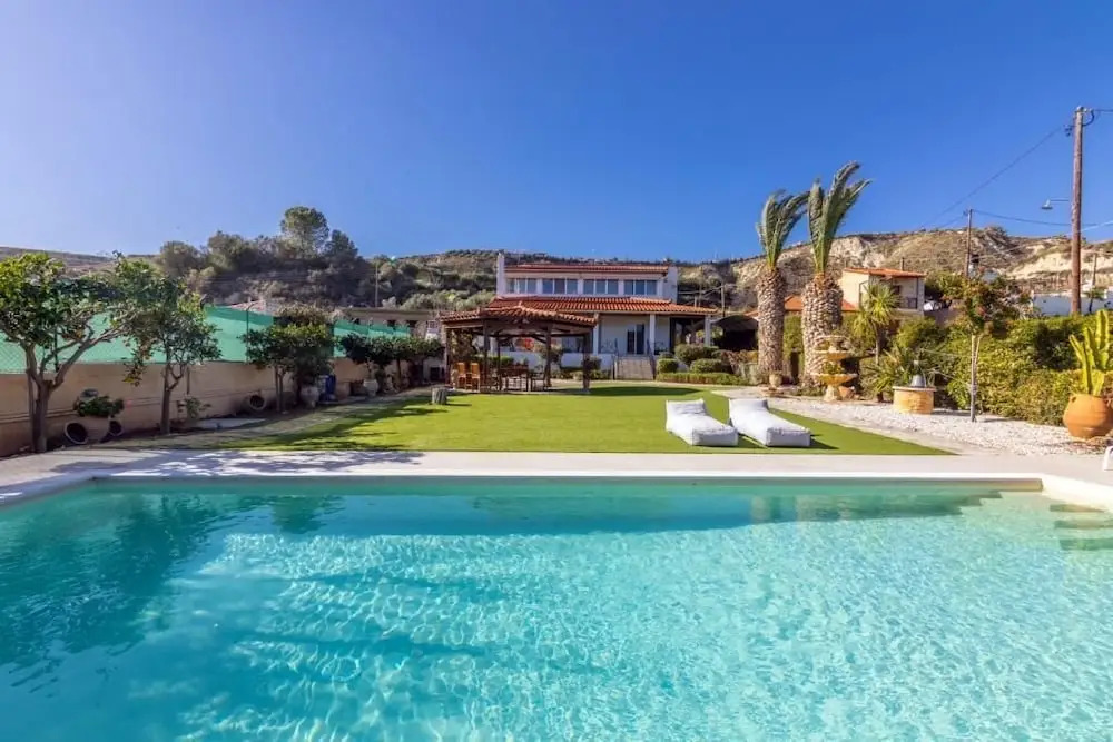 Luxury Garden Villa with Heated Pool