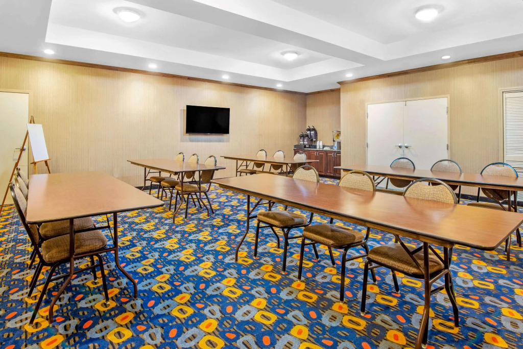 Отель Глен Роуз La Quinta Inn & Suites Glen Rose