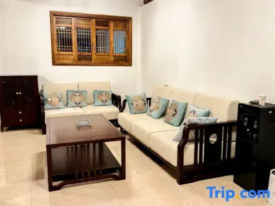Ban Yin·Silkworm Mulberry Bureau Homestay (Jianchuan Ancient Town Branch)