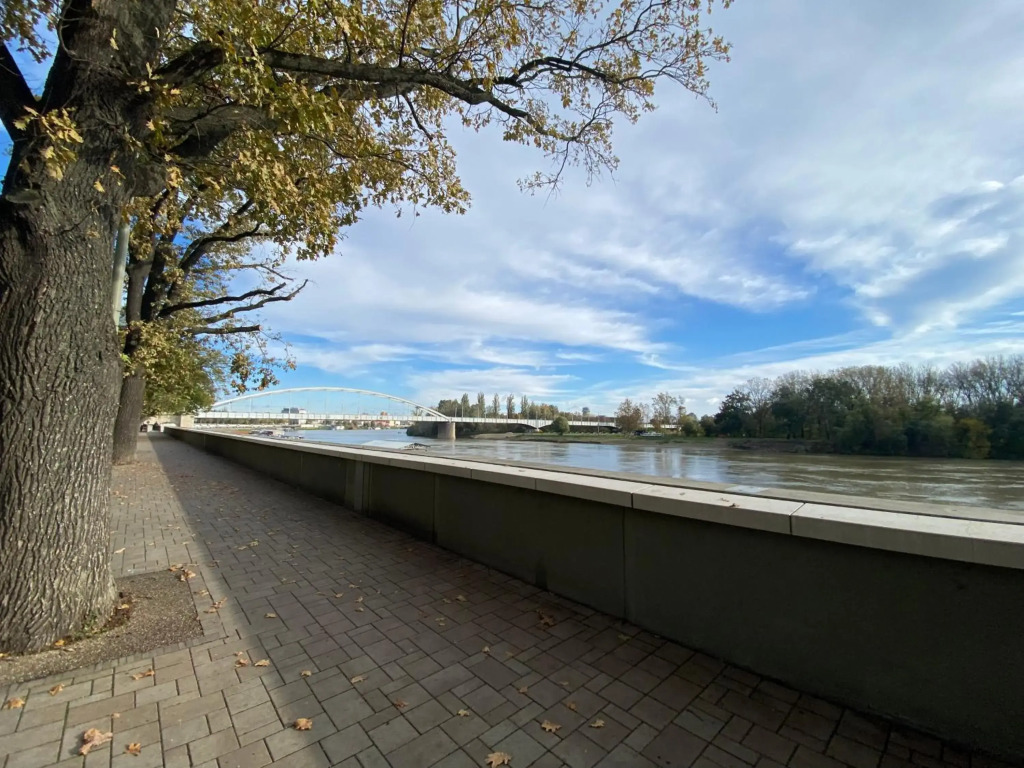 Romantic riverview bestern