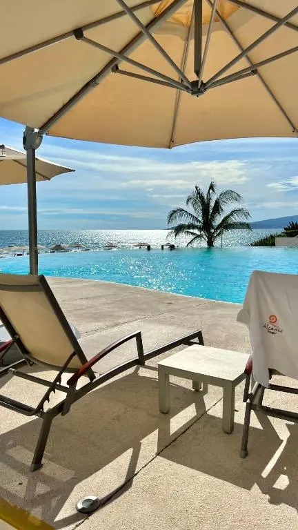 Luxury Beachfront Condo at Del Canto Residences - Amazing Views