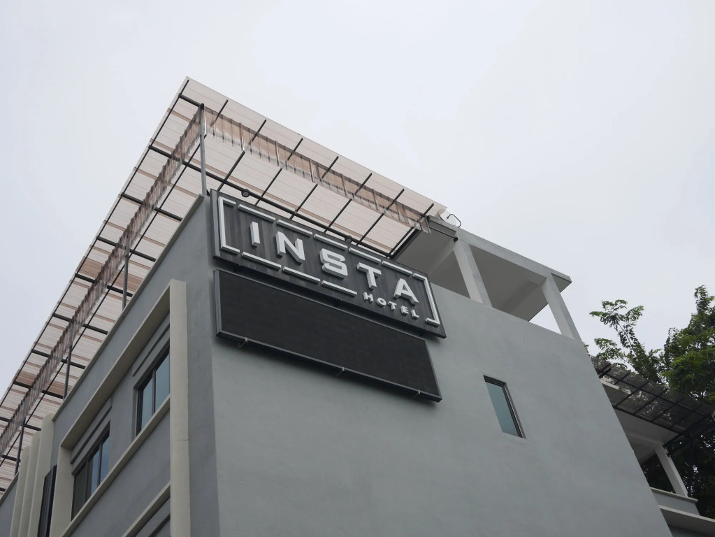 Insta Hotel