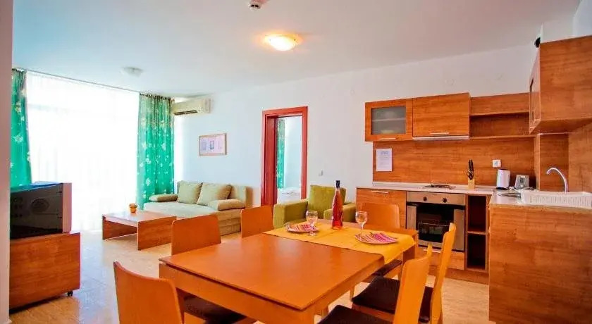 Charis Cozy Family apart at Sun Village Complex close to the Beach
