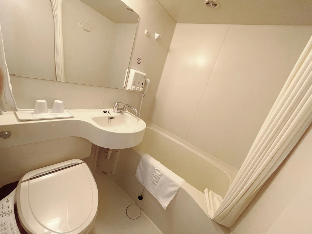 Toyoko Inn Yokohama Shinkoyasu Ekimae