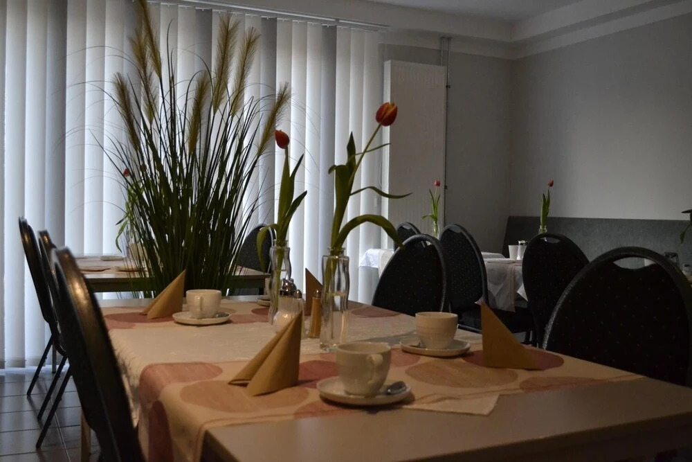 Hotel Café Galerie I Hannover-Garbsen I Free Parking