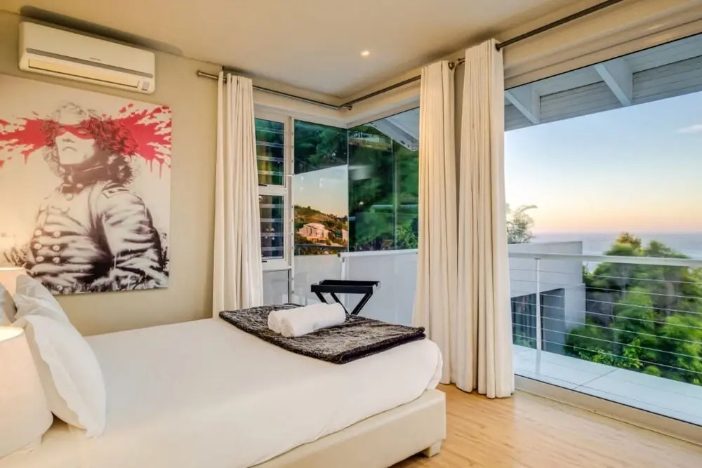 Spacious Three Bedroom Villa in Camps Bay With Private Pool and Ocean Views The Falcon