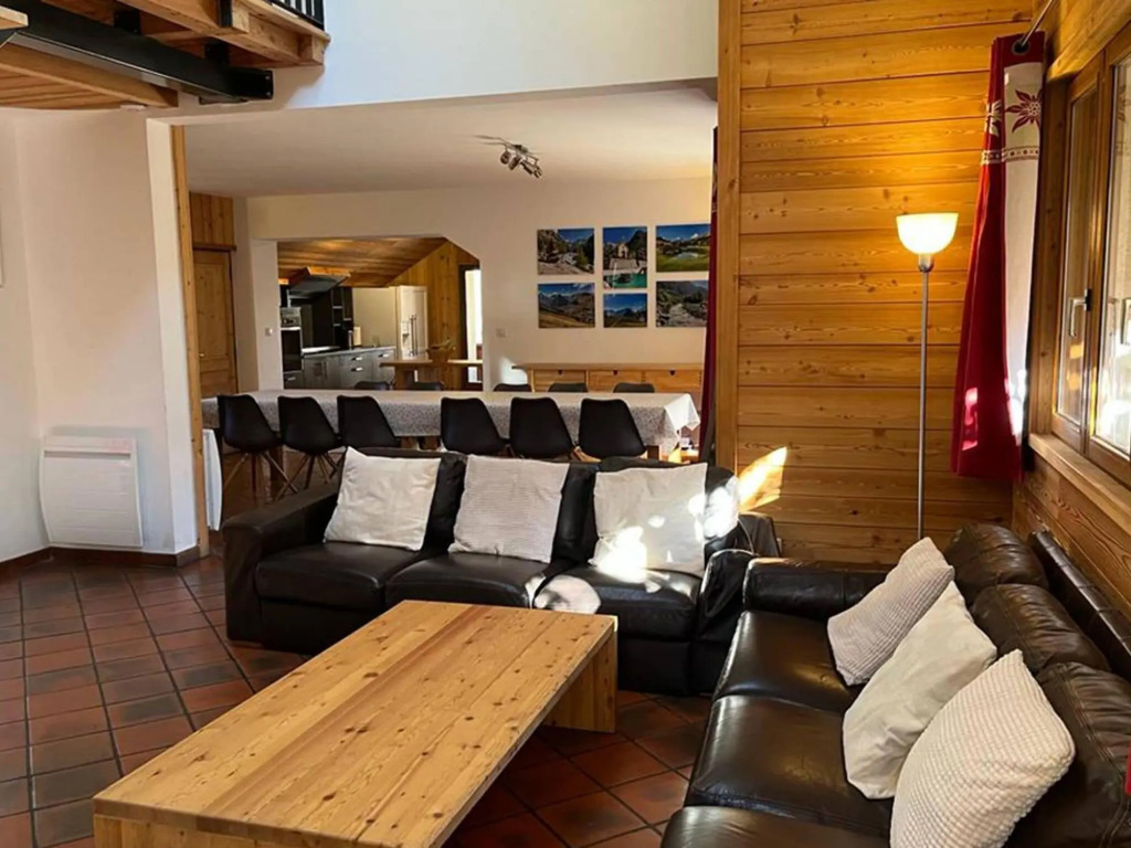Spacious 16-person chalet with five bedrooms in Les Deux Alpes