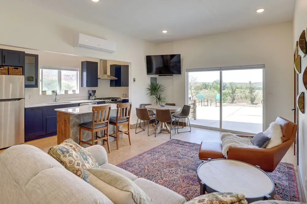 Hot Tub & Views! Modern Home 15 Mi to Zion NP
