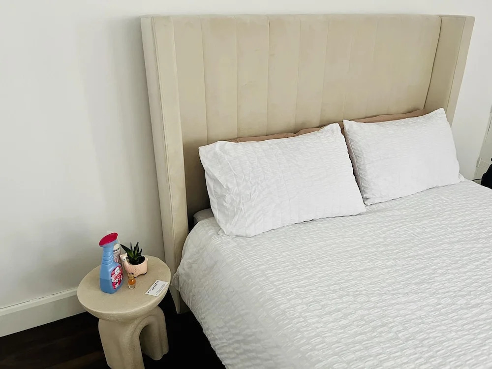 Newly Refurbished 1-bed Apartment in Croydon Se25