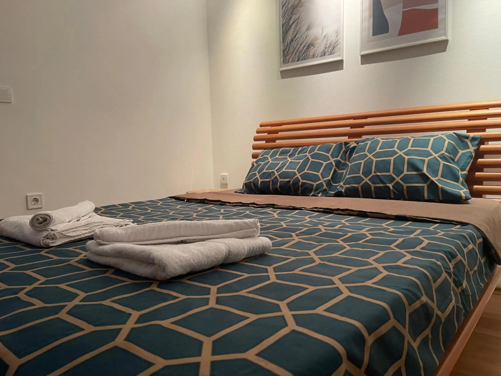 Cozy Duplex Apartment ~ Free Parking