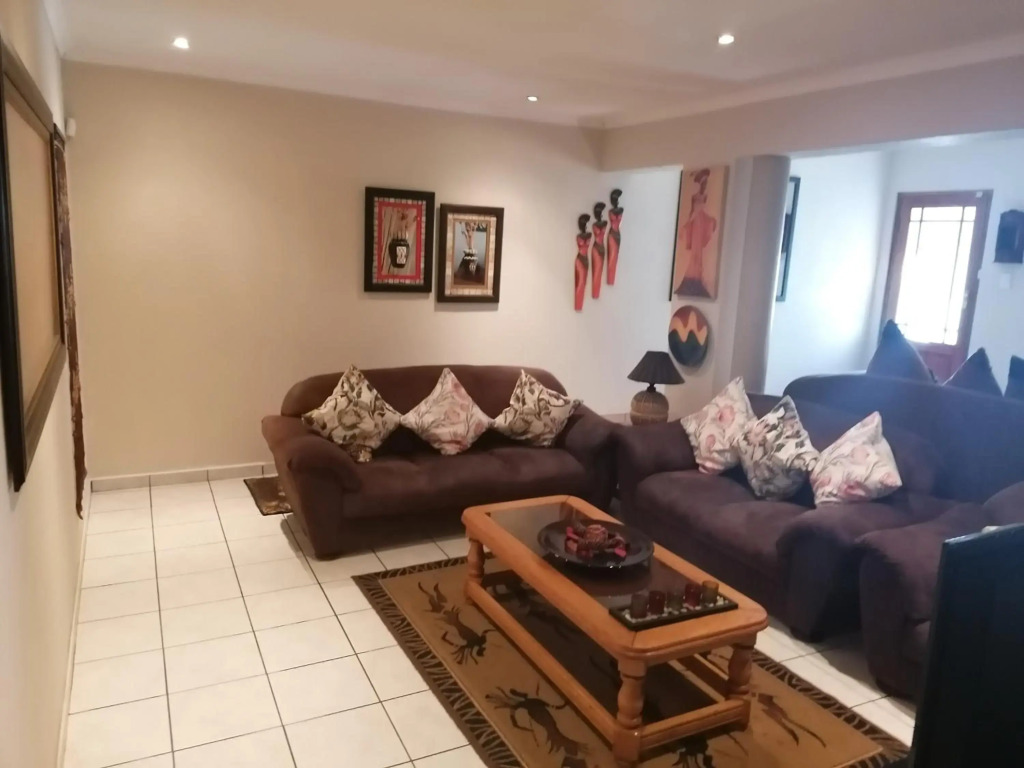Captivating 3-Bed House in Kempton Park