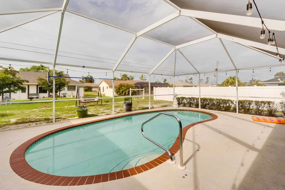 Family-friendly Englewood Getaway w/ Pool!