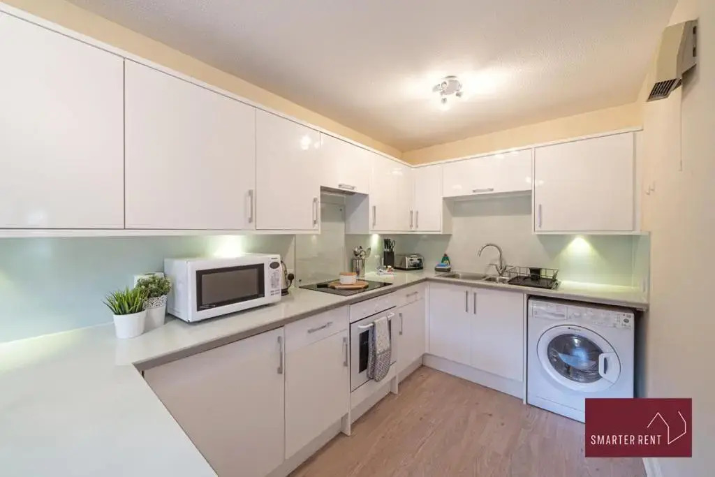 Maidenhead - 2 Bed & Parking
