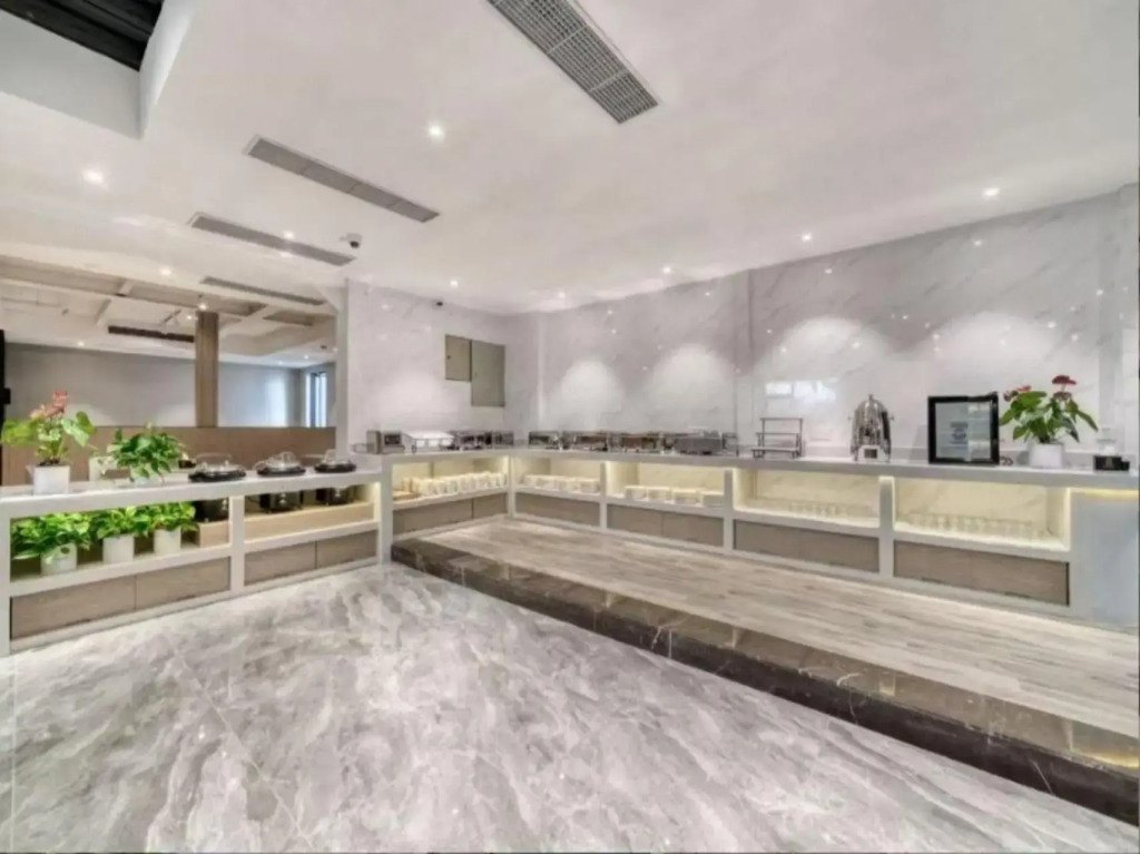 Jitai Hotel (Shanghai Train Station South Square)