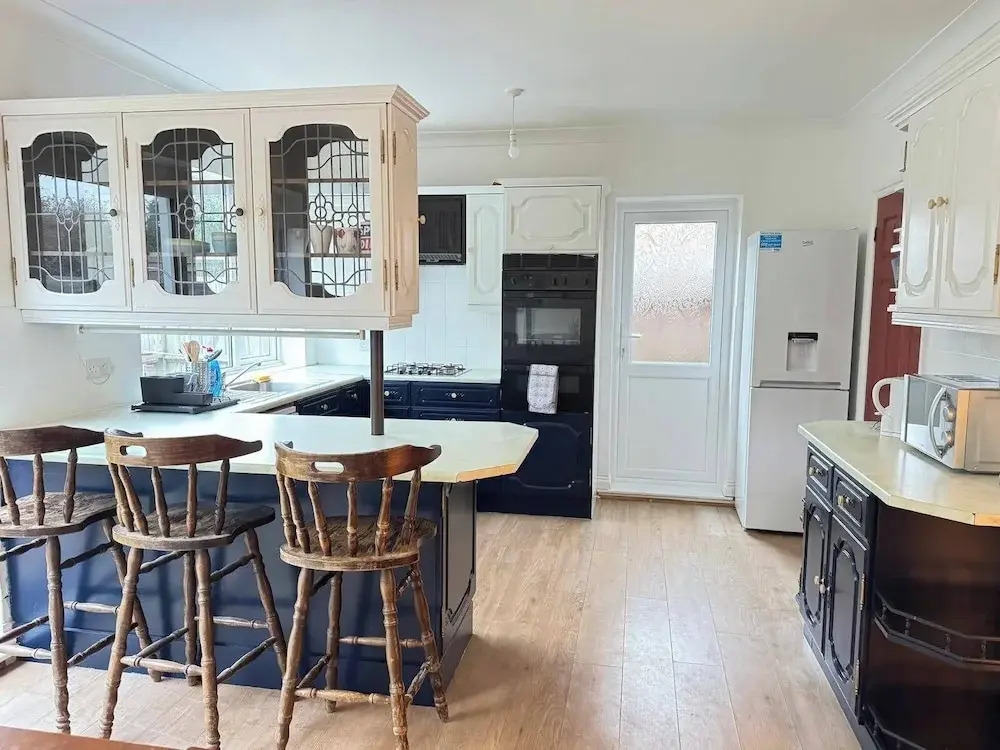 Charming Luton Home for Families & Business Stays