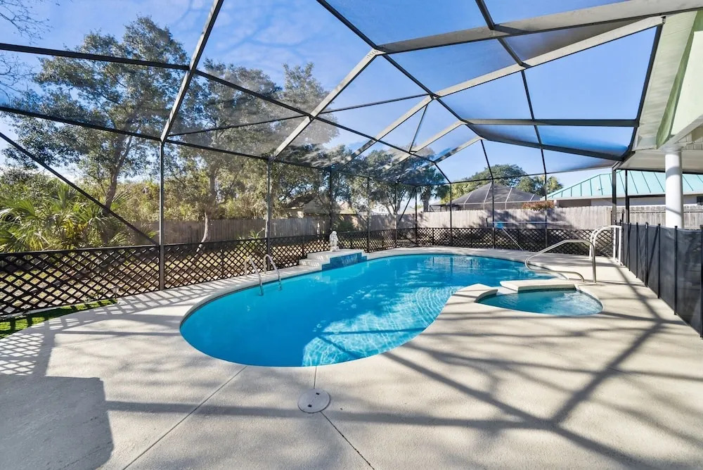 Sea-renity - 3 Br home by RedAwning