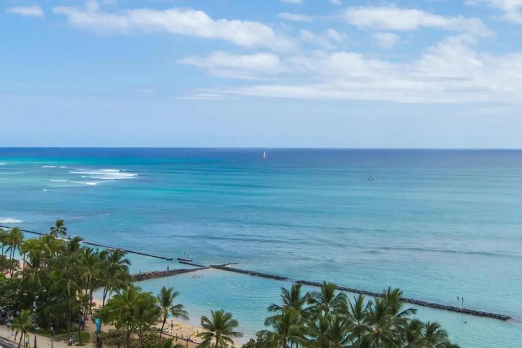 Spacious Waikiki Beach 2BR-Ocean View-Free Parking