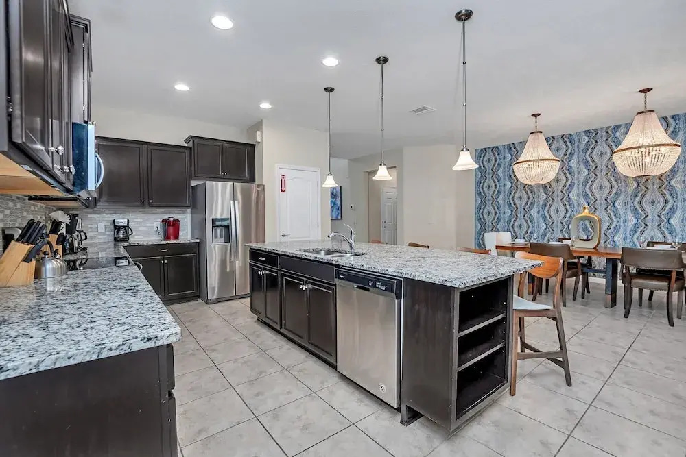 Perfect Location, Beautiful and Spacious 8BD Home, Free Waterpark! #8so884
