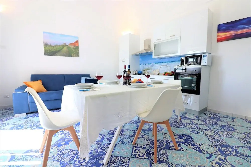 De Vivo Realty - Marys Apartments