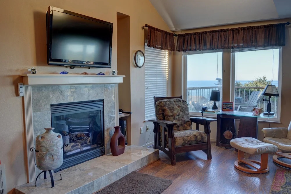 Sunset By The Sea 3 Br home by RedAwning
