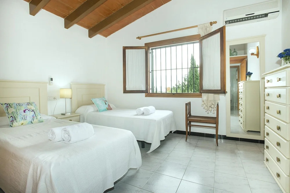 Owl Booking Villa Bocoris - 15 Min Walk to the Beach