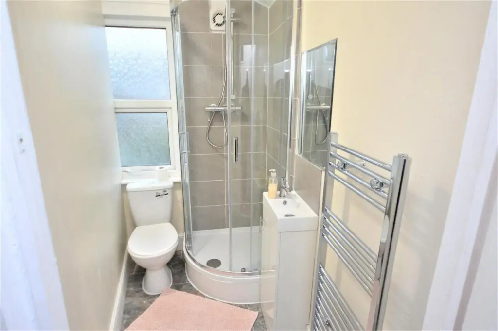 Cheerful 4 bedroom House in greater London