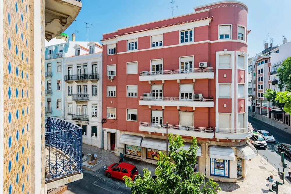 Conde 3BDR Luxury