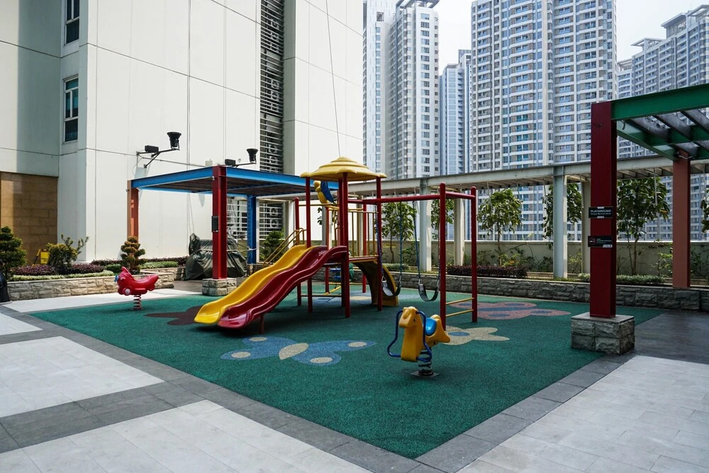 Modern 1BR Good City View Central Park Apartment By Travelio