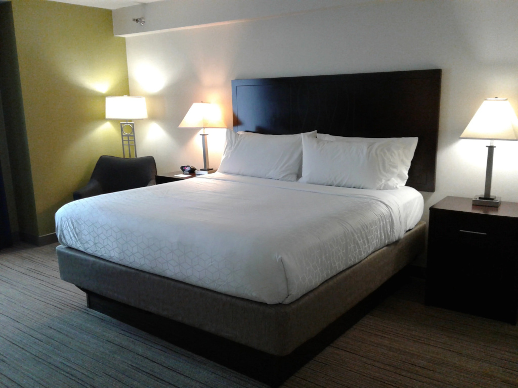 Holiday Inn Express and Suites Pittsburgh West Mifflin by IHG