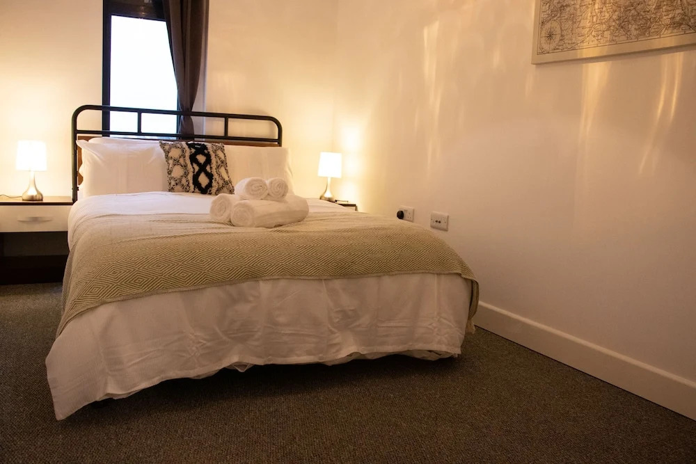 Livestay - 2 Bed 2 Bath Minutes From Heathrow