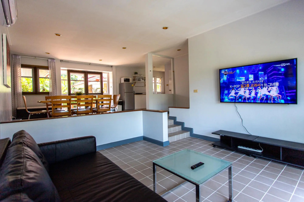 F4 Beach house Kitchen BBQ 3 bedrooms Large yard