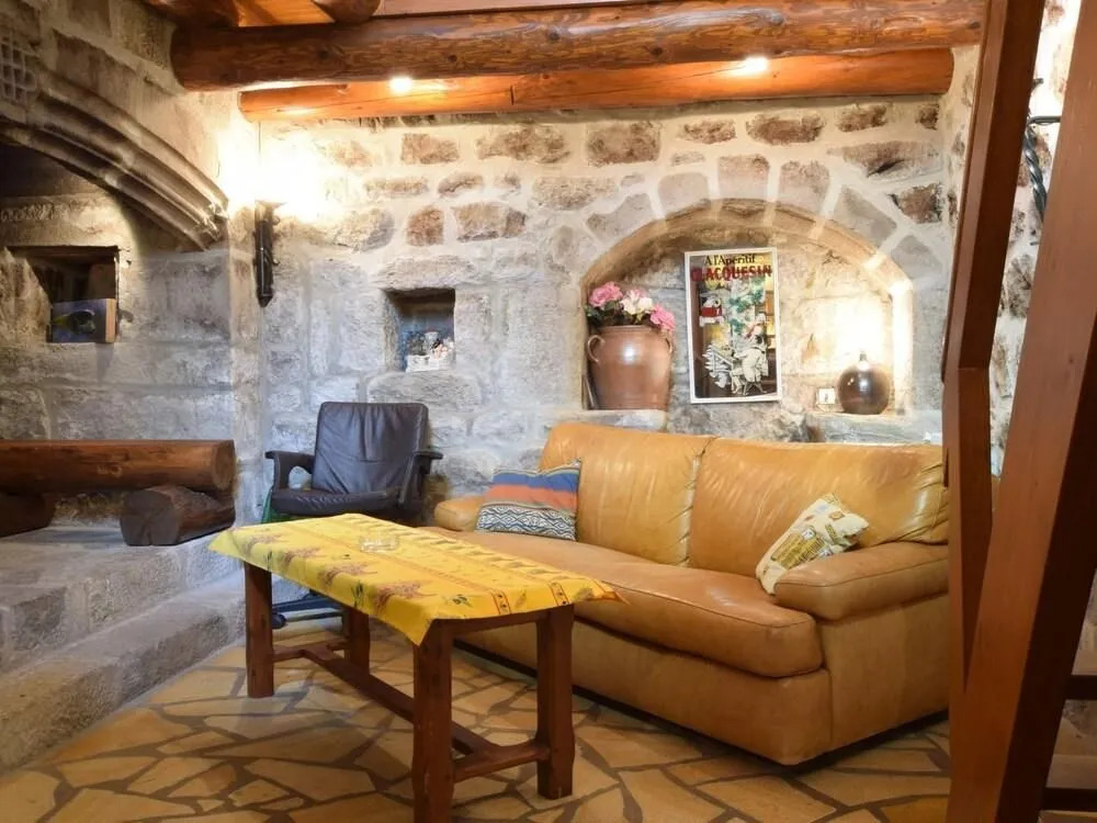 Riverside Retreat in La Souche