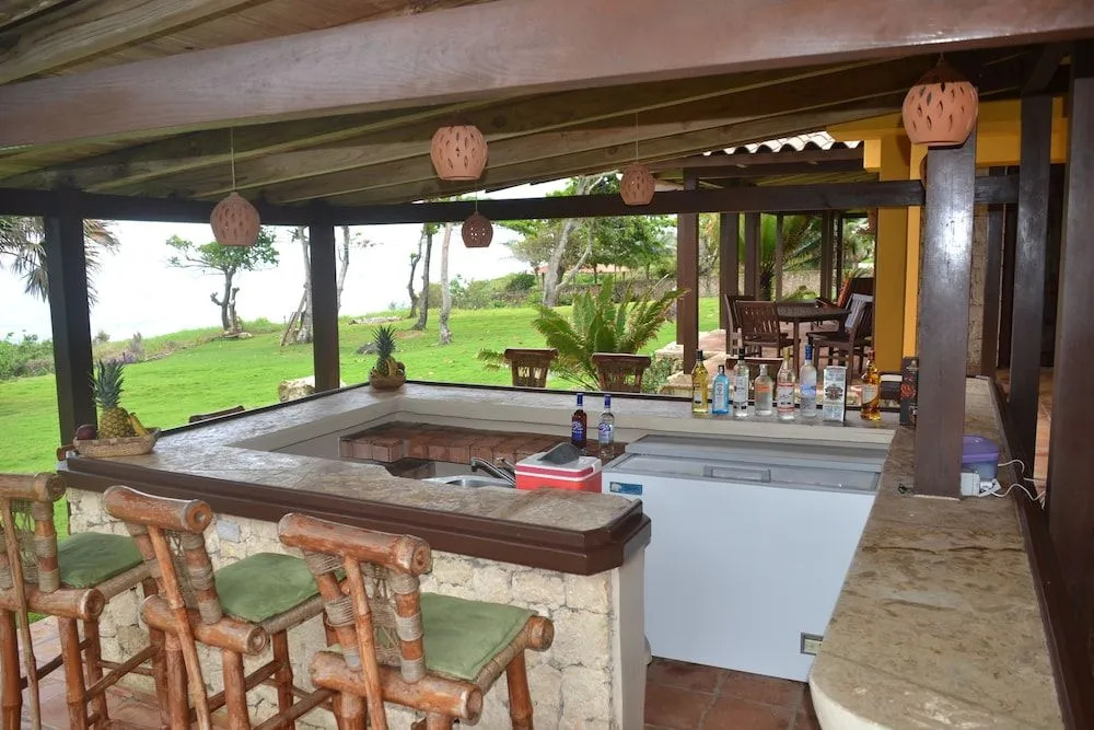 Family Oriented - Private Beach & Horse Stables - Ocean, Pool, & Hot Tub