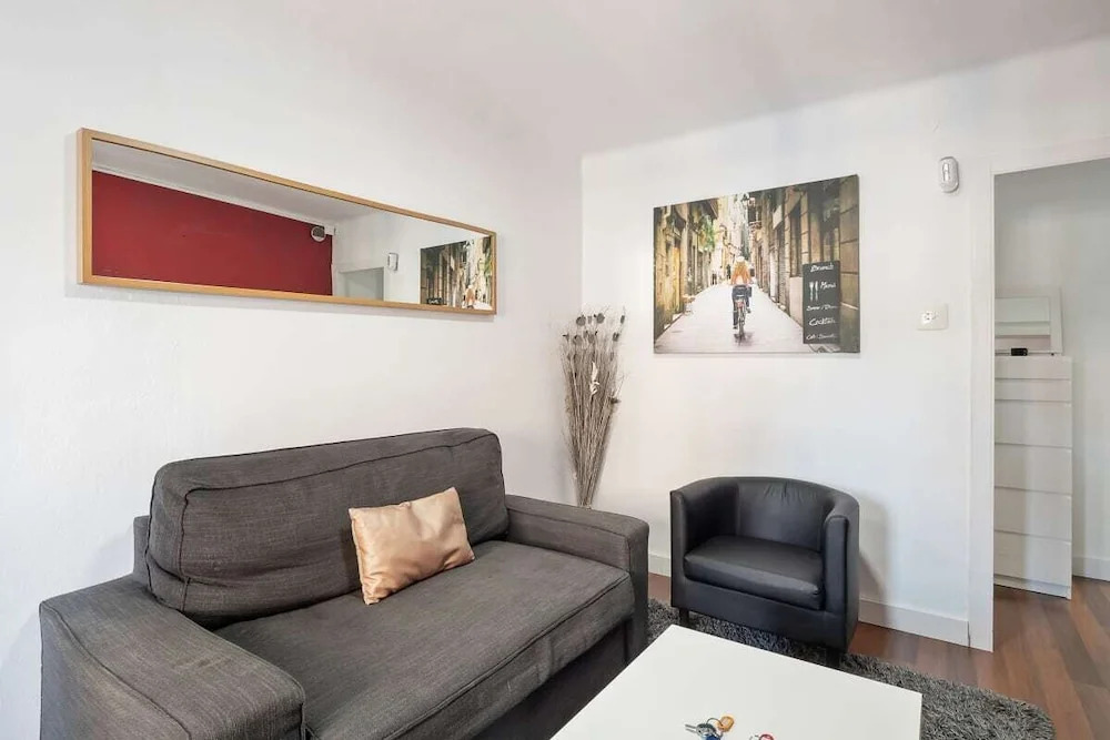 Comfortable 2 Bedroom Flat Near Florida Station