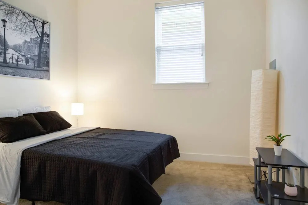 Fun 1 BR Apt In Popular NODA