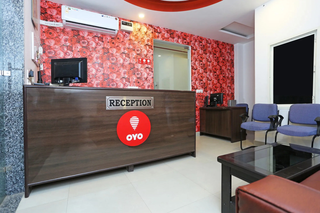 OYO 11384 Hotel Diamond Star