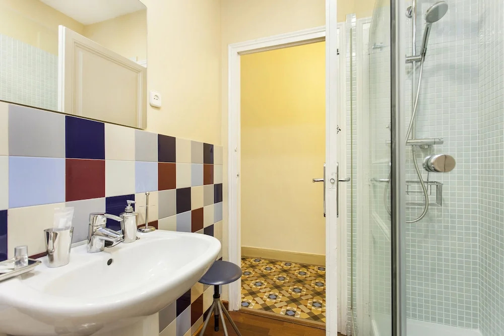 1402 - Elegant City Centre Apartment