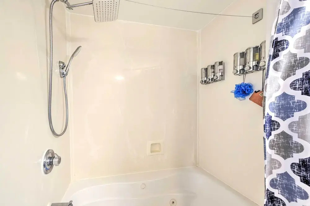 Condo w/ 2 Pools + Hot Tub in North Myrtle Beach!