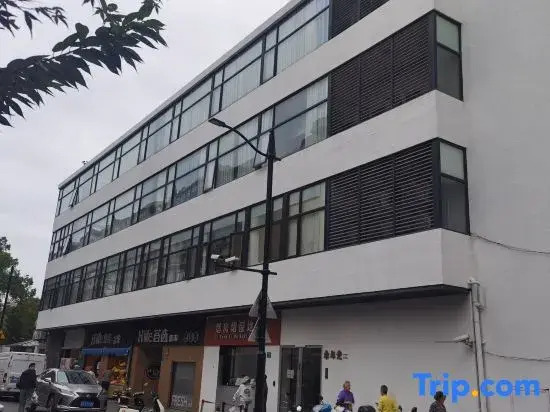 Cheng Apartment