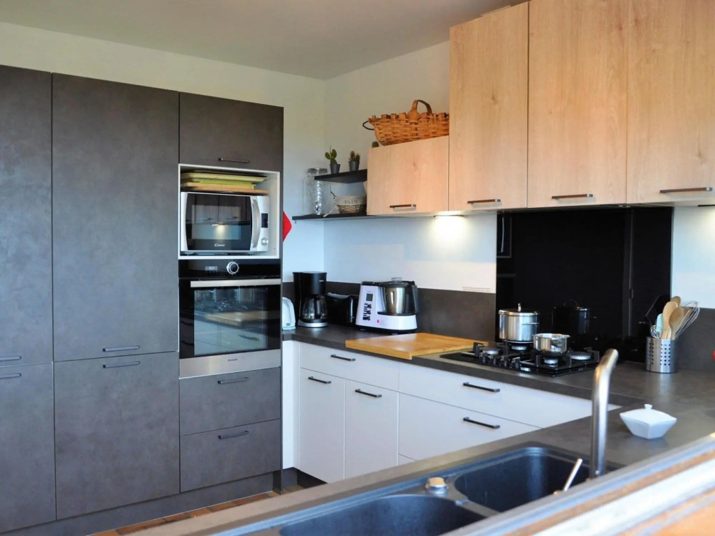 Lush Holiday Home in Bormes les Mimosas with Swimming Pool
